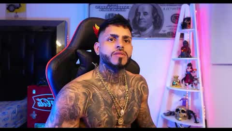 logan_hugh8 online show from March 5, 7:49 am