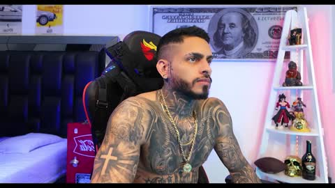 logan_hugh8 online show from December 22, 5:21 pm