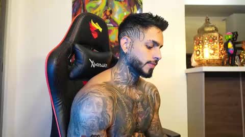 logan_hugh8 online show from September 24, 4:45 am