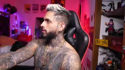 logan_hugh8 online show from April 8, 8:03 am