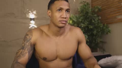 logan_varela online show from December 20, 12:23 pm