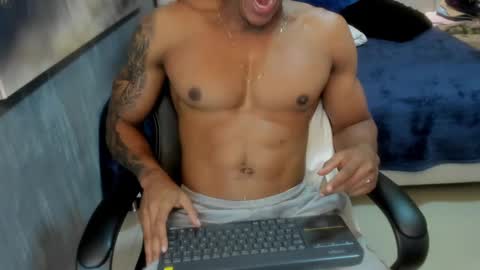 logan_varela online show from December 7, 11:51 am