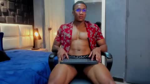 logan_varela online show from December 28, 12:47 pm