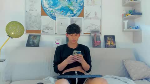 loganoficialx online show from March 3, 6:15 pm