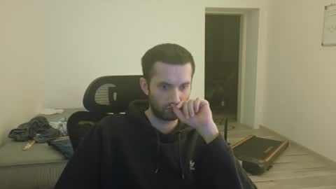 londonboy918070 online show from March 4, 9:43 pm