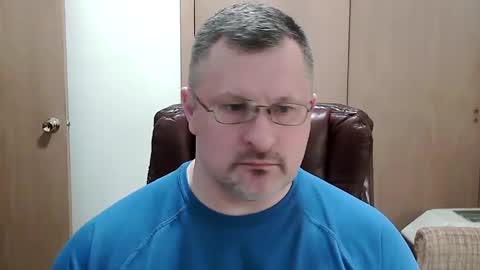 Snapshot of lookin75 chatting on March 1, 4:47 am lookin75 online show from March 1, 4:47 am