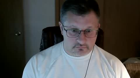 Snapshot of lookin75 chatting on October 7, 2:26 am lookin75 online show from October 7, 2:26 am