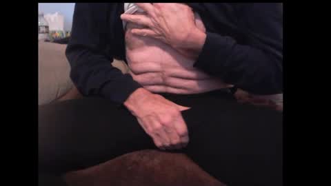 looking469 online show from December 13, 8:47 pm