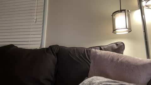 loved19 online show from October 25, 4:47 am