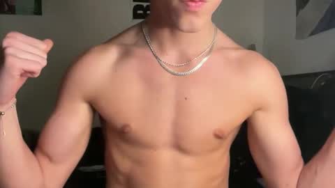 Snapshot of loves_leo chatting on October 12, 12:32 pm Leo Loves online show from October 12, 12:32 pm