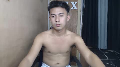 lovetosuckxox online show from April 3, 2:25 pm