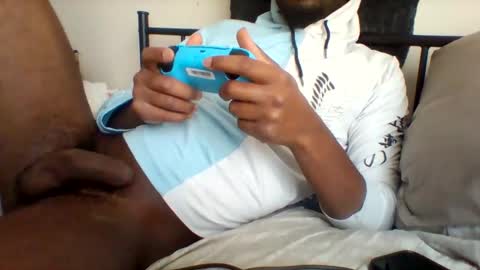 lowkeyme28 online show from February 11, 4:12 pm