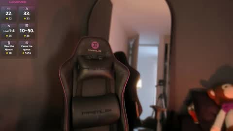   online show from February 3, 3:39 pm