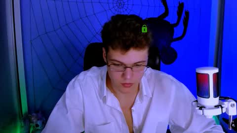 Snapshot of lucas_long_ chatting on October 23, 6:55 pm lucas_long_ online show from October 23, 6:55 pm