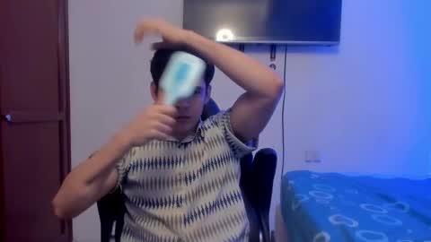 Snapshot of lucian_gomez chatting on October 24, 10:22 pm Lucian Gomez online show from October 24, 10:22 pm