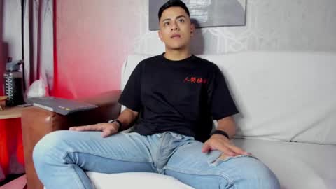 Leo online show from March 6, 11:25 am