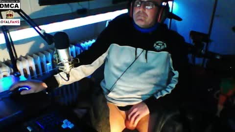        call me  Stefan online show from December 7, 4:53 am