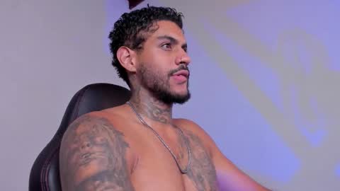 Luigi Vitale online show from December 4, 1:34 am