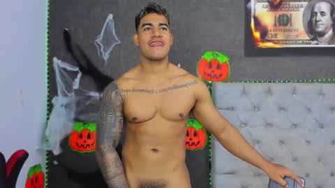 Luigi Independent model online show from October 16, 11:07 am