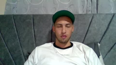 luis_vergon__ online show from August 4, 2:50 am