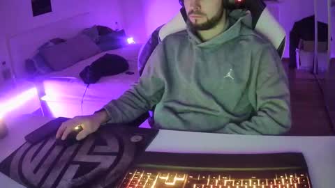 lukasschoetz online show from January 19, 9:13 pm