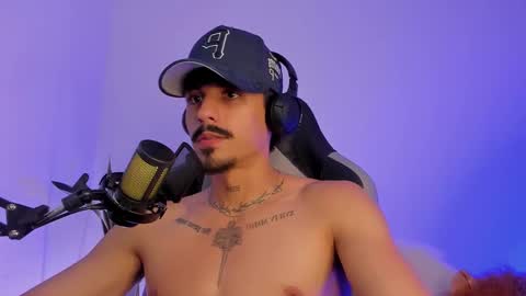 Luke Taylor online show from February 2, 1:26 am