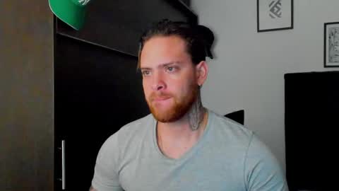 Snapshot of lukeglanton17 chatting on February 25, 10:58 am Luke online show from February 25, 10:58 am