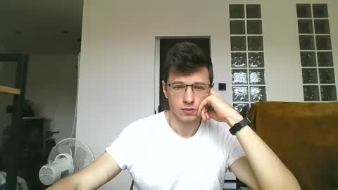 Andrew independent model 2000-0000 CET daily online show from July 3, 10:43 am