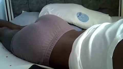 lunalove22_ online show from March 21, 8:07 am