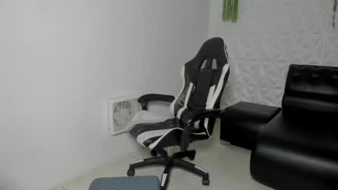 lunay_bigcock420 online show from February 2, 2:10 am