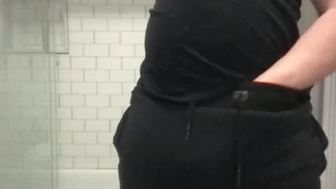 lvguynextdoor440656 online show from April 12, 3:42 am