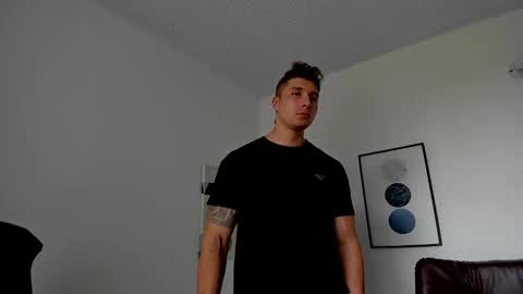 lyonel51 online show from April 12, 10:00 pm