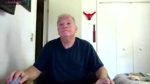 mackdocc001 online show from April 9, 5:19 pm