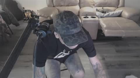 madeyoulook818 online show from December 11, 4:05 pm