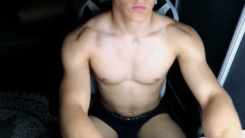 Sexyboymadison online show from June 25, 9:52 pm