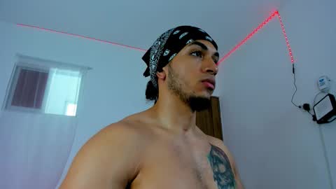Snapshot of magic_mike_26 chatting on October 23, 1:58 pm Magic Mike online show from October 23, 1:58 pm