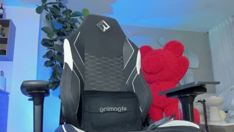 MAICOL  online show from April 18, 11:37 pm