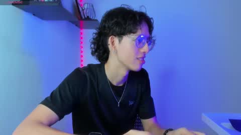 Manuel online show from February 12, 7:45 pm