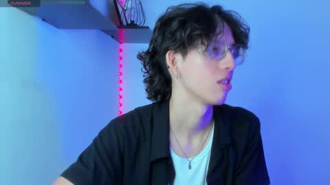 Manuel online show from February 11, 7:48 pm