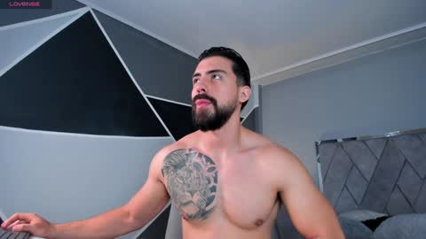 Snapshot of mark_broown_ chatting on January 1, 6:06 pm mark_broown_ online show from January 1, 6:06 pm