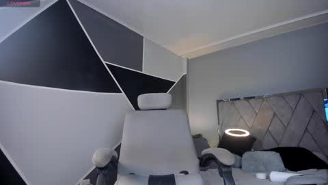 Snapshot of mark_broown_ chatting on February 9, 3:45 pm mark_broown_ online show from February 9, 3:45 pm