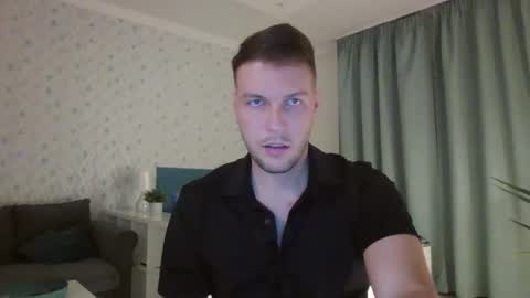 Snapshot of markster9696 chatting on October 29, 11:51 pm markster9696 online show from October 29, 11:51 pm