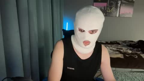 Snapshot of martinboy01 chatting on October 19, 3:37 pm martinboy01 online show from October 19, 3:37 pm