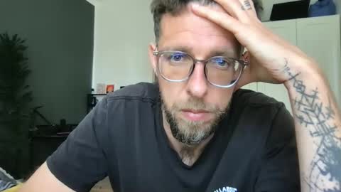 martinmagic467657 online show from April 29, 9:47 am