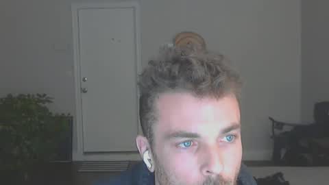 Snapshot of master_louie chatting on December 8, 3:24 pm muskyjockdick online show from December 8, 3:24 pm