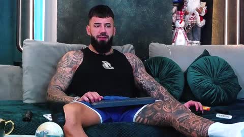 masterkingofmuscle online show from December 5, 8:44 am