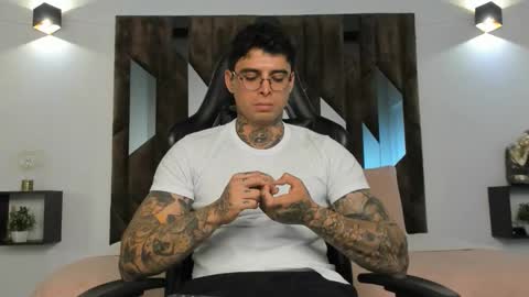 mateo_dilucajs1 online show from October 4, 10:58 pm