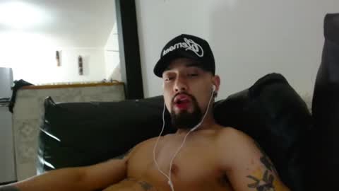 STRURIBE ON INSTAGRAM online show from January 26, 10:13 pm