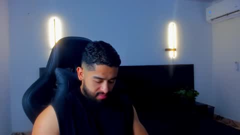 Mathew Flintt  online show from March 27, 1:32 am