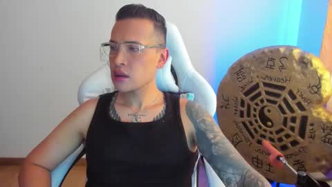 max__b online show from March 9, 8:21 pm